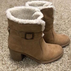 American Eagle NWOT Fur Booties 👢
